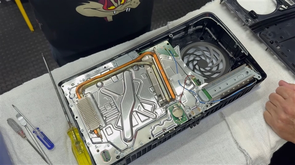 ：GPU规模飙升！内存增加2GB DDR5PP电子(中国)网站PS5 Pro偷跑拆解(图2)