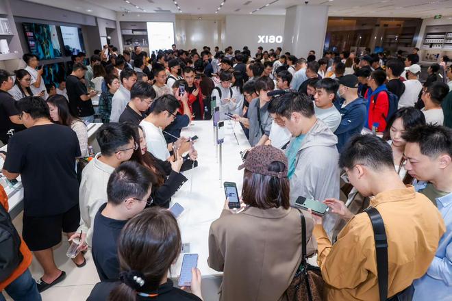 一代年轻人的“文艺复兴”PP电子游戏手机背屏新(图2)